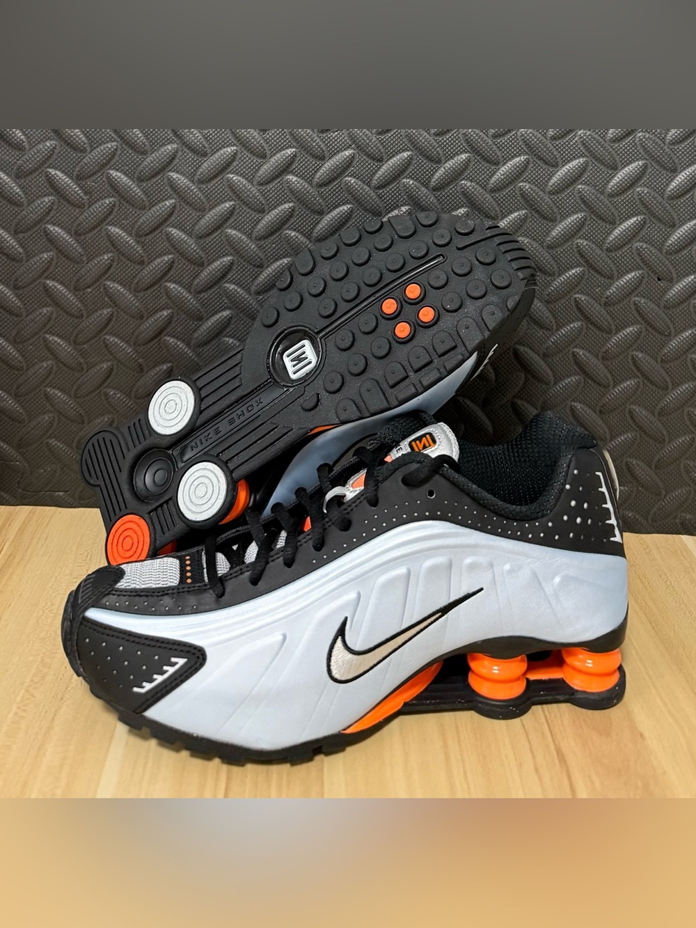 Nike Shox R4 Blue Tint Metallic Silver Sneakers AR3565-401 Womens Size 7 - Picture 1 of 5